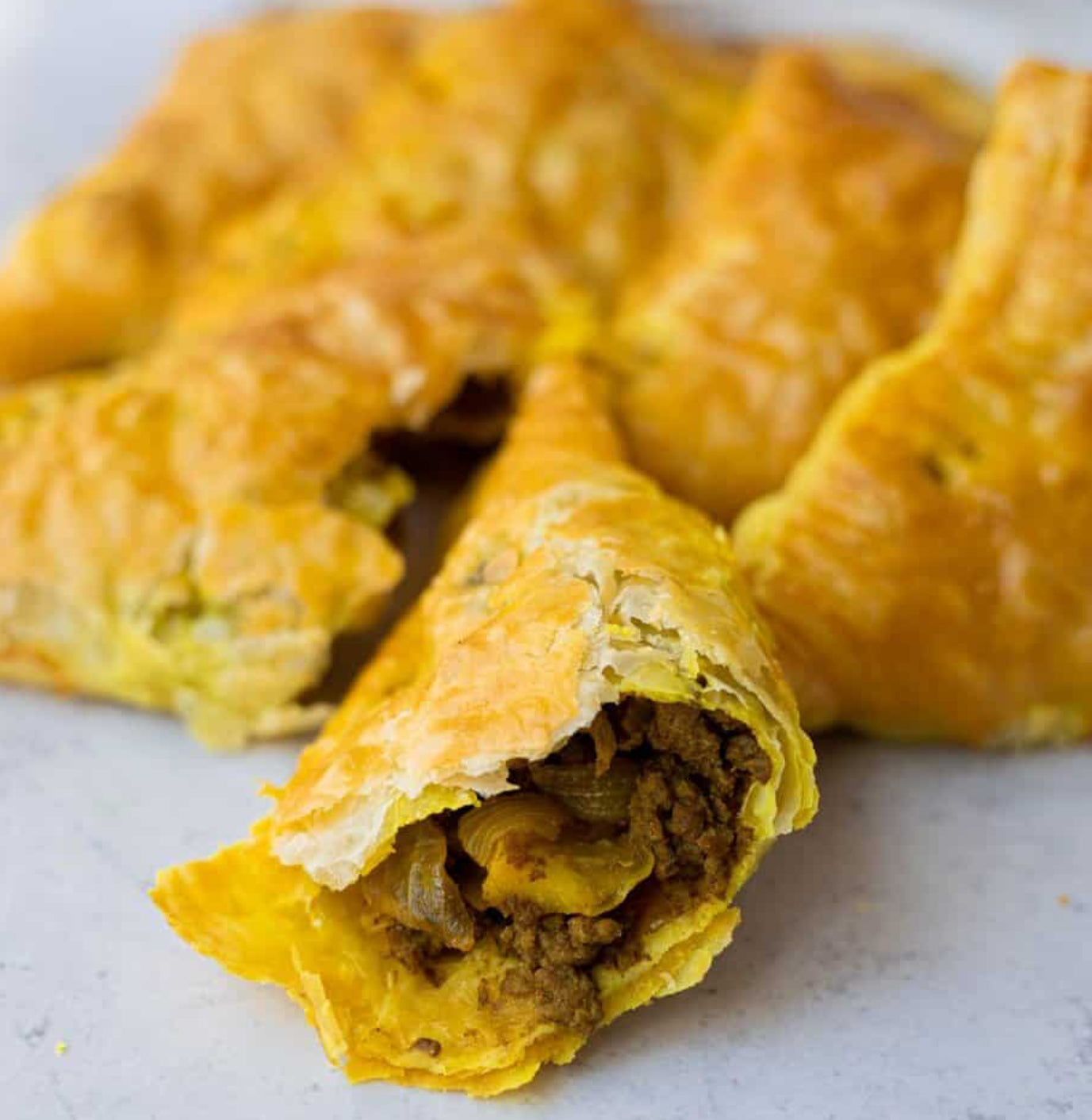 Curry beef puff pastry (3pc)